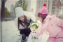 李小璐与甜馨堆雪人 孩子玩雪后喝碗热汤