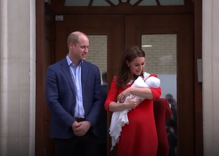 凯特王妃生子7小时后怀抱小王子现身 为啥王妃不用坐月子？