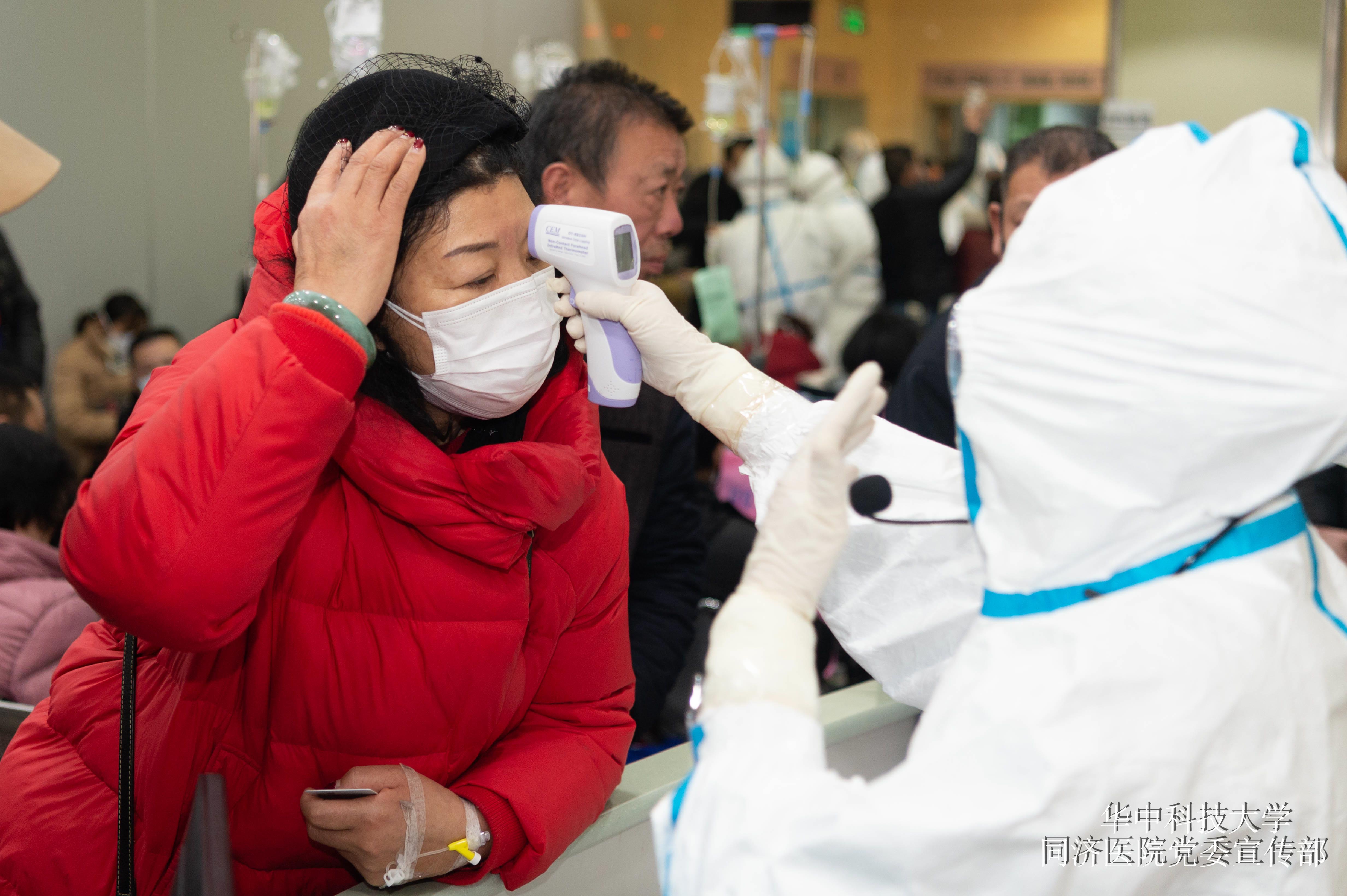 多家医院增设晚间门诊，专家：应出台相应配套制度