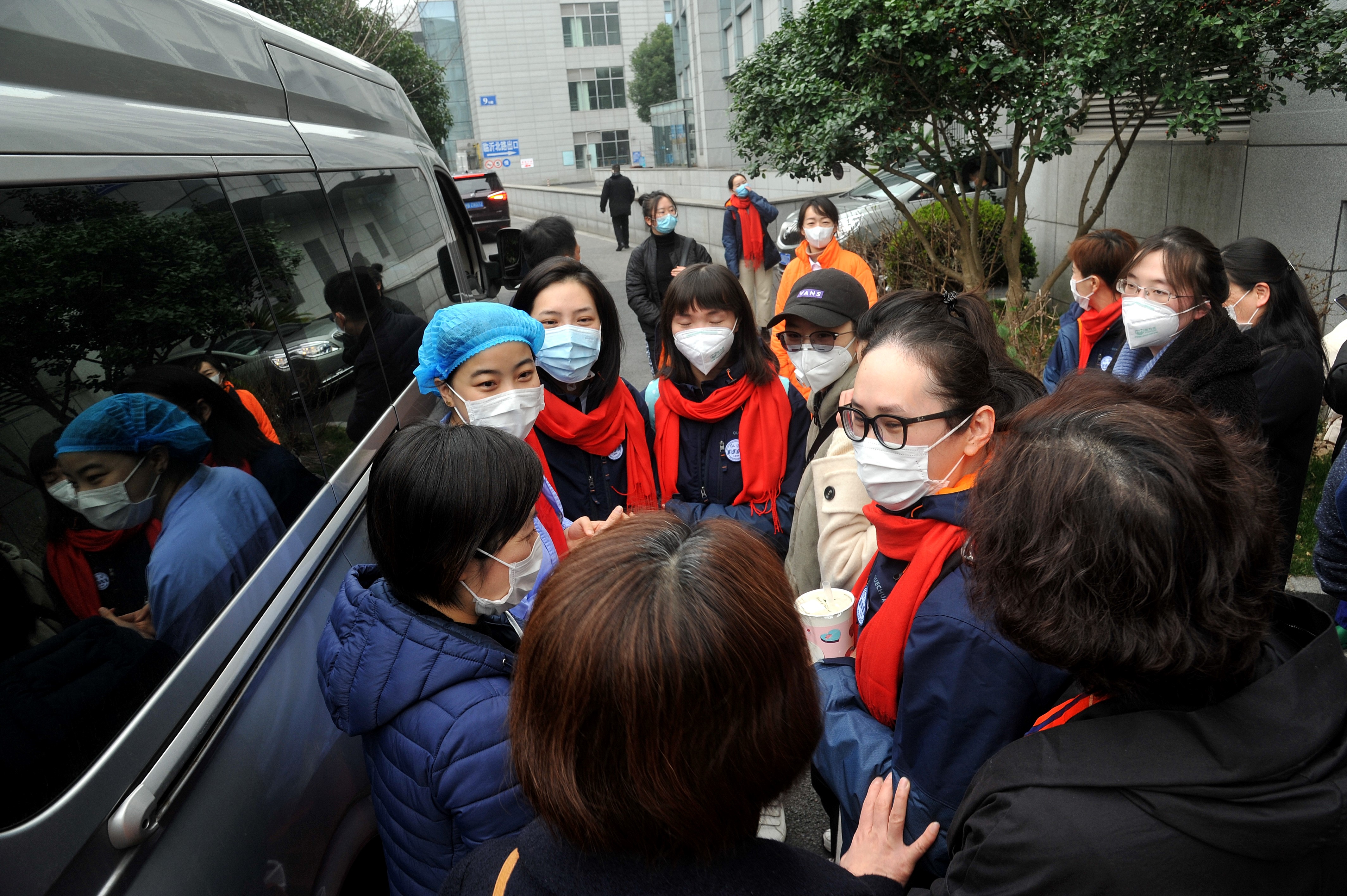 危重症“尖刀连”开拔，仁济医院ECMO团队出征武汉雷神山医院