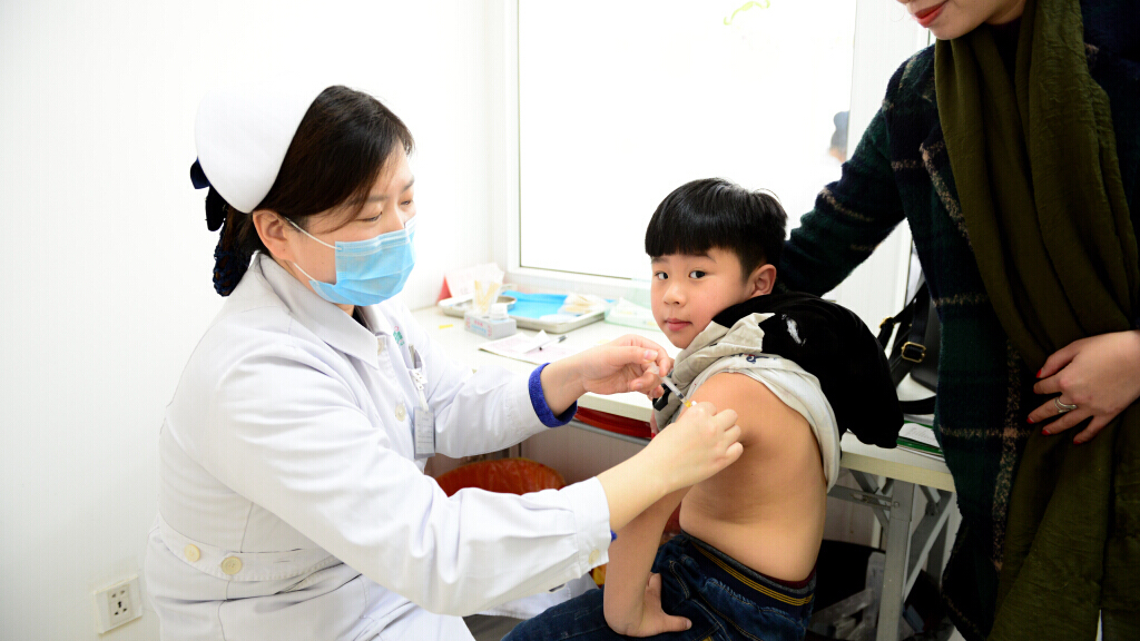 青少年新冠疫苗全面开打，三地第一剂接种率达100%