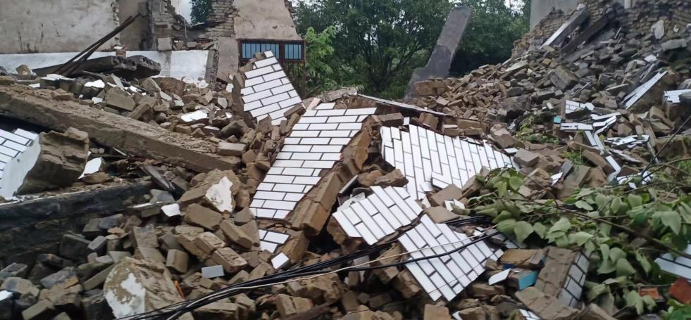 泸县地震造成3死88伤，地震又遇暴雨，多处房屋倒塌