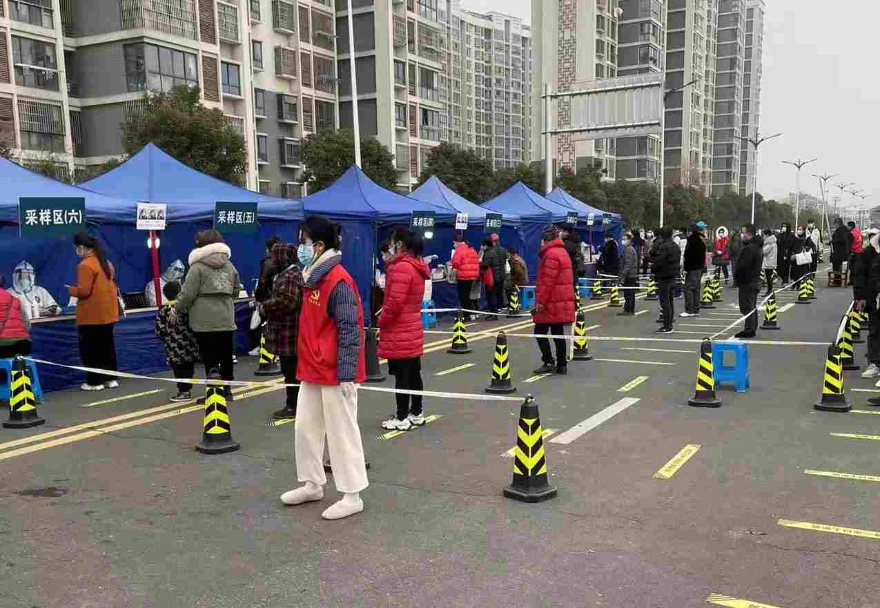 上海本土感染者超13万，疫情防控形势严峻复杂