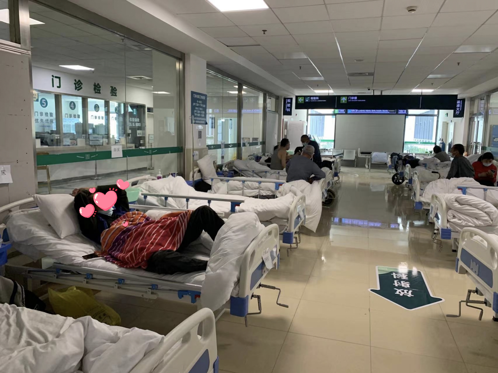  上海患者讲述在方舱医院的日常